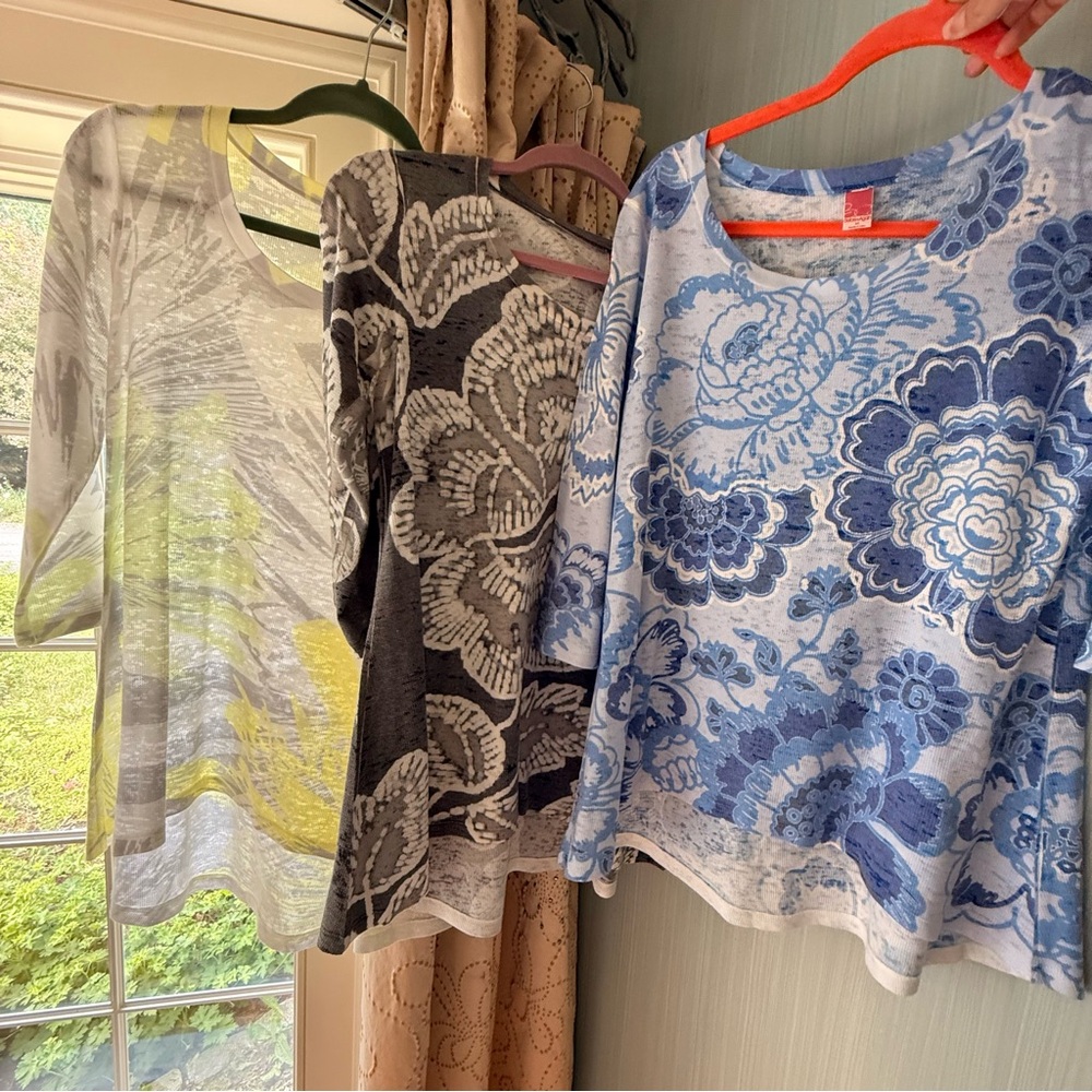 Bundle of 3 Floral 3/4 Length Sleeve Comfy Tees - Blue, Gray, Yellow Size Medium
